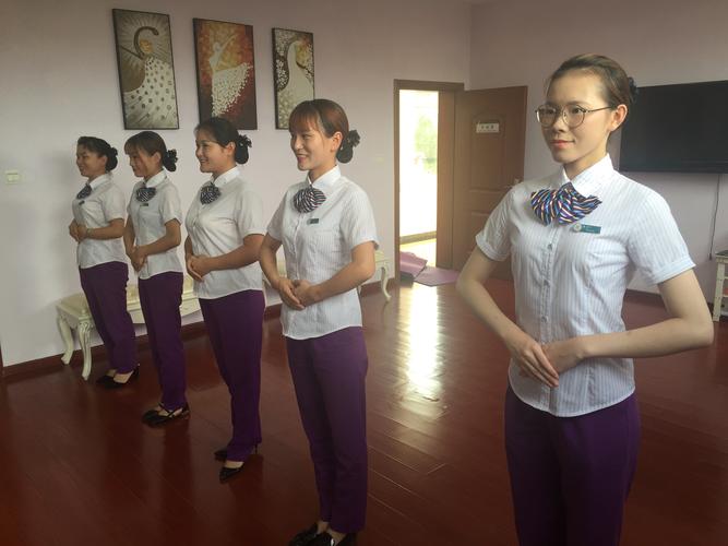 上饒管理中心瑞洪收費站開展“文明窗口 禮儀先行”專題培訓活動