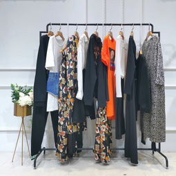 不僅是做服裝，更是引領(lǐng)革新——潮牌女裝折扣批發(fā)“火狐貍”走份新趨勢